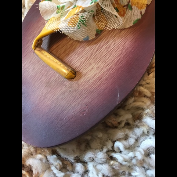 Blue Suede Shoes yellow sandals - Picture 5 of 5